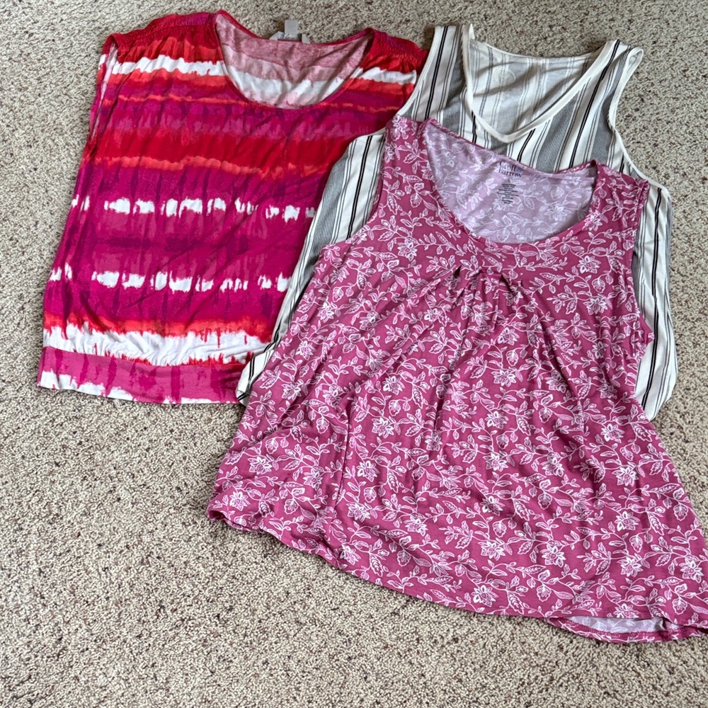 Set of Three Sleeveless Tops in Pink and Red